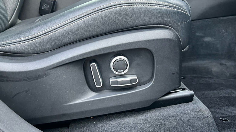 Jaguar F-Pace 2.0 D200 R-Dynamic Black 5dr Auto AWD Diesel Estate